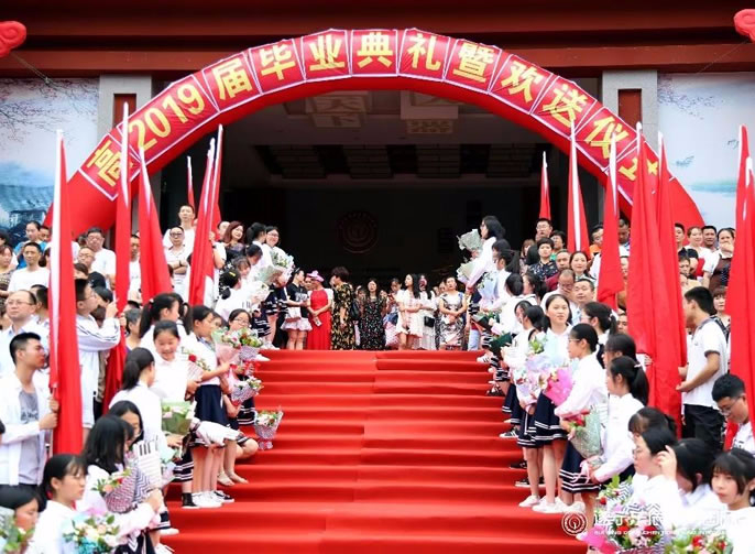 【遂寧東辰】你們?cè)倏纯磳W(xué)校，老師再看看你們 | 遂寧東辰高2019屆畢業(yè)歡送會(huì)
