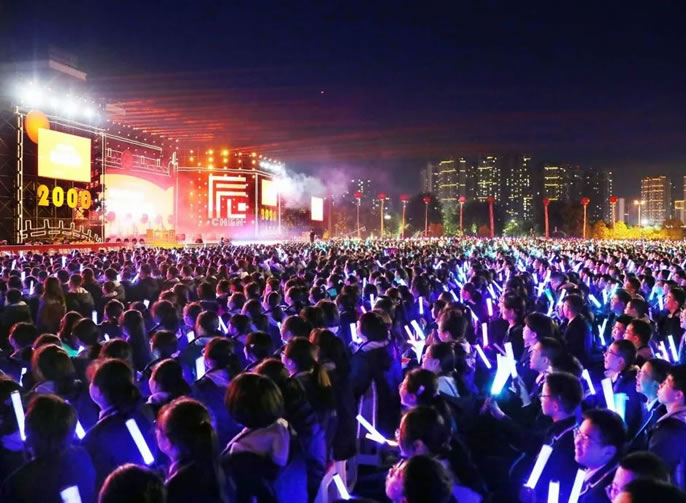 綿陽東辰國際學(xué)校20周年校慶?？?期丨東辰教育的三大貢獻(xiàn)與成功四大原因