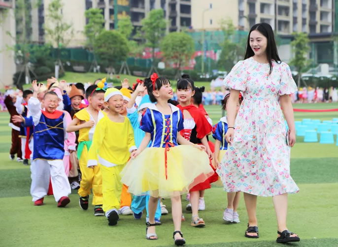 在東辰，做一個(gè)快樂的小孩 | 東辰教育祝大家六一快樂！